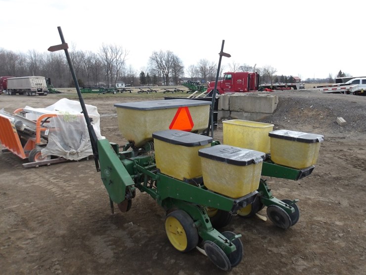 #7426-•-3pt-2-row-john-deere-planter-image-7