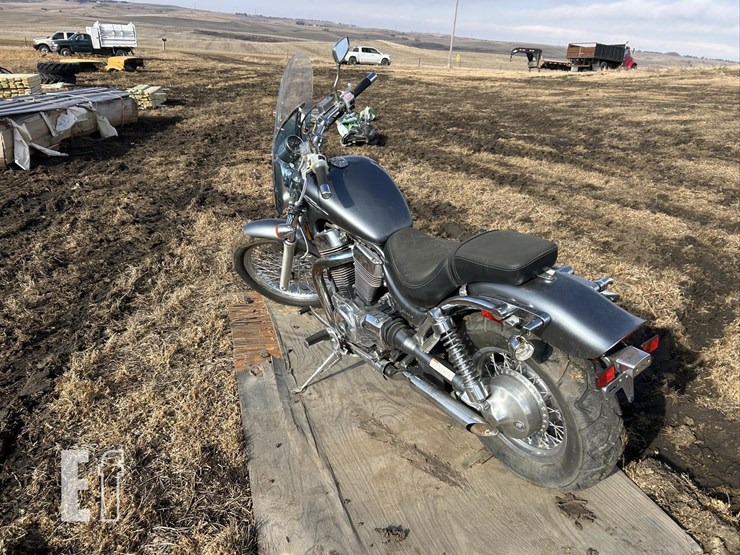 2005-suzuki-boulevard-s83-image-5