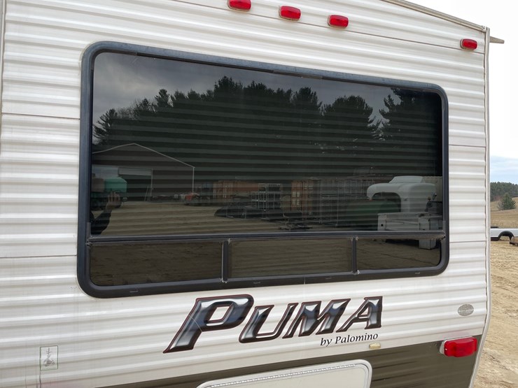 #201-•-2014-palomino-puma-253-fbs-27'-fifth-wheel-camper-(has-wi-title)-image-27