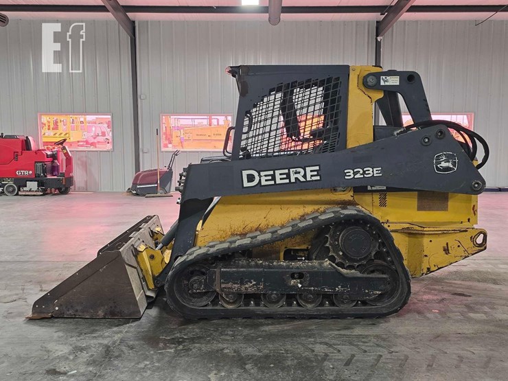 2014-deere-323e-image-5