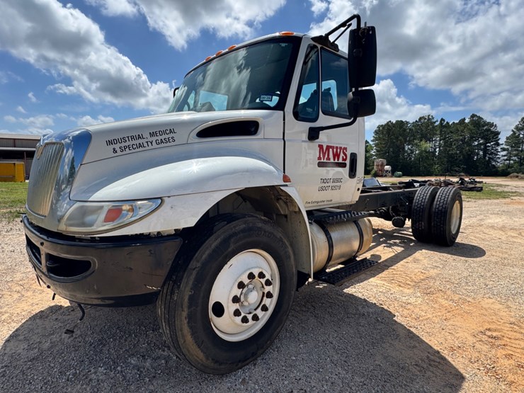 2010-international-4300-image-1