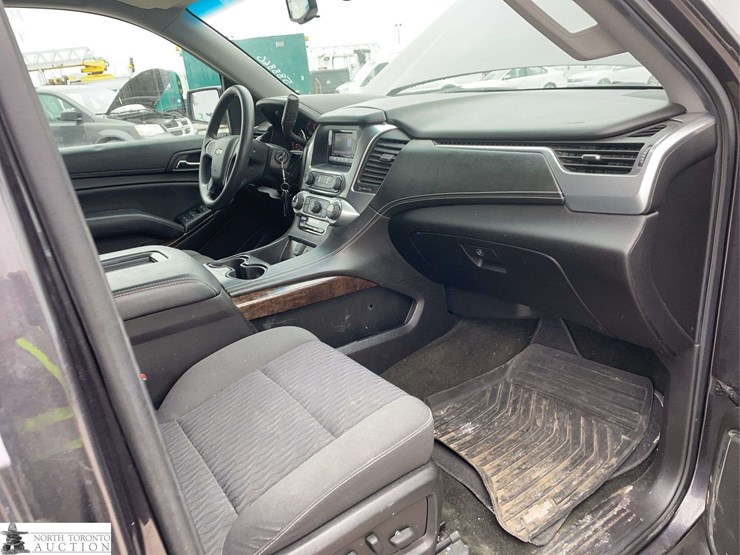 2017-chevrolet-tahoe-image-18