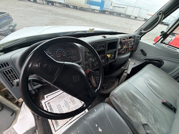 2004-international-7400-image-9