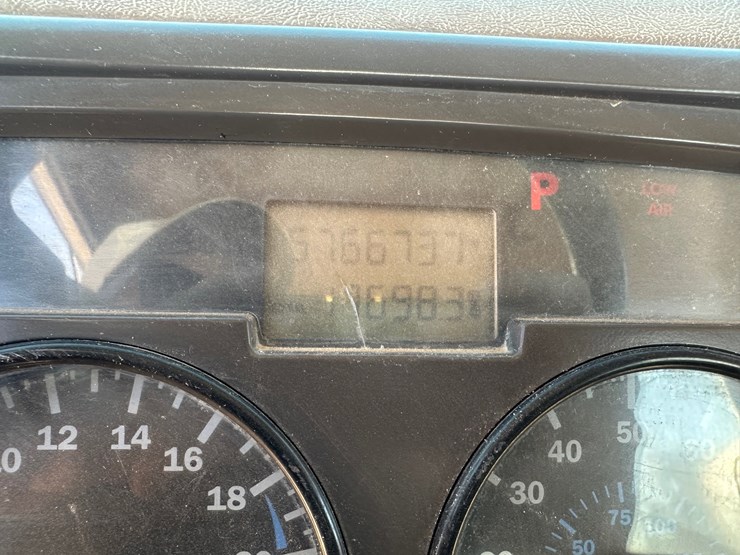 2005-mack-cv713-mixer-truck-image-16