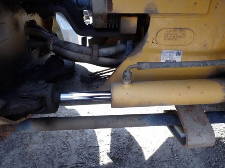 2014-deere-324j-image-36