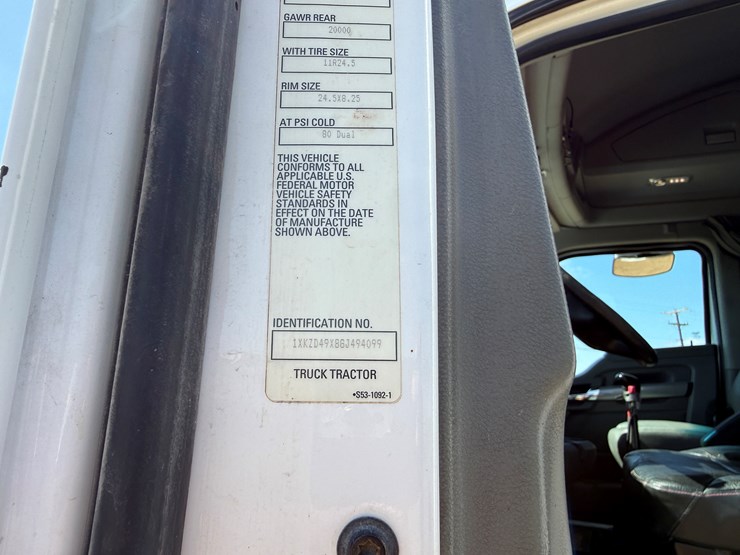 2016-kenworth-t880-image-21