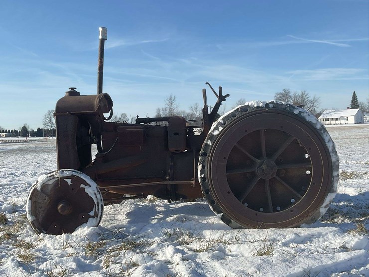 fordson-with-hard-rubber-tires-image-3