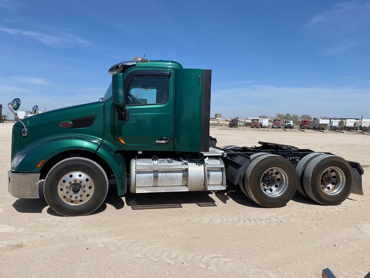 2017-peterbilt-579-image-1