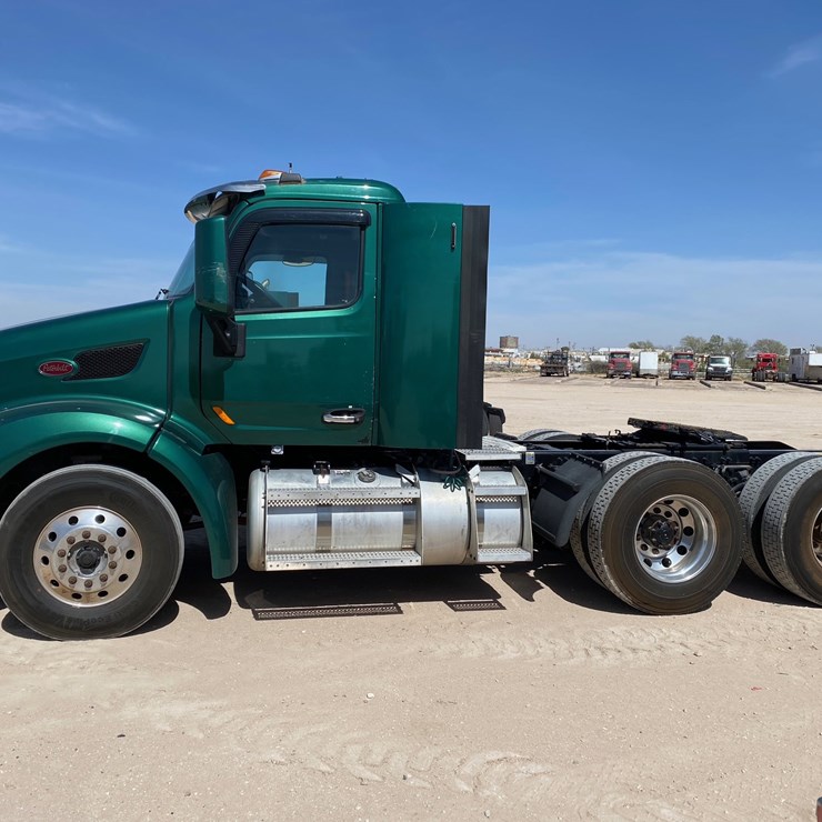2017 PETERBILT 579
