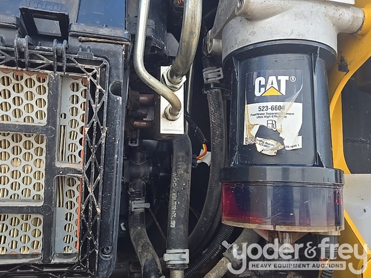 2021-caterpillar-d1-image-38