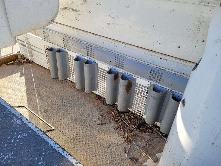 2014-freightliner-m2-106-image-11