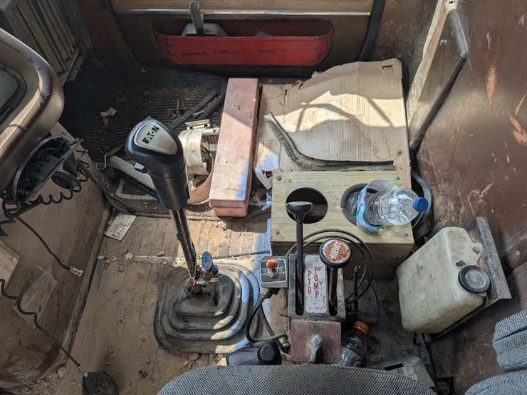 1984-ford-l9000-image-9