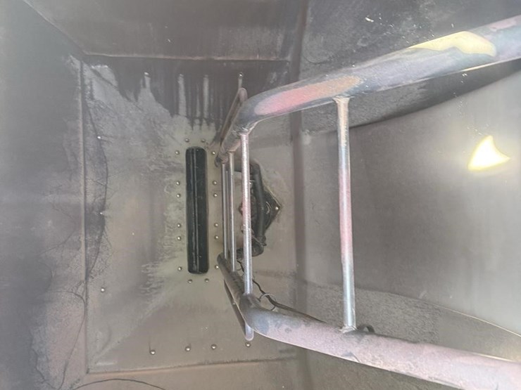 2011-case-ih-3430-image-21