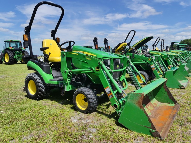2022-john-deere-1025r-image-1