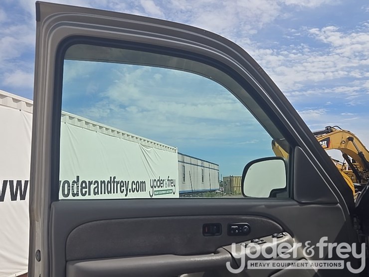 2002-chevrolet-silverado-2500hd-image-77