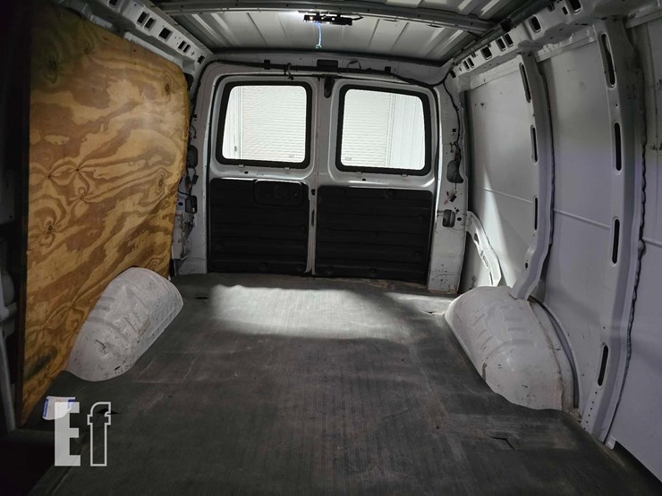 2017-chevrolet-express-2500-image-14