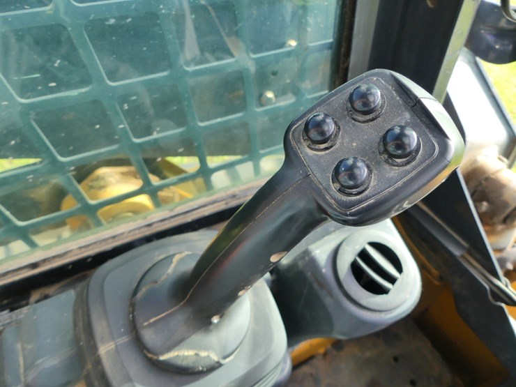 2022-deere-317g-image-15