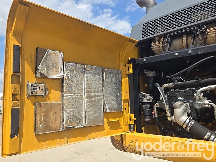 2017-deere-210g-lc-image-58