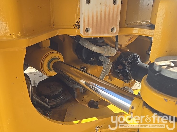 2022-deere-260e-image-33