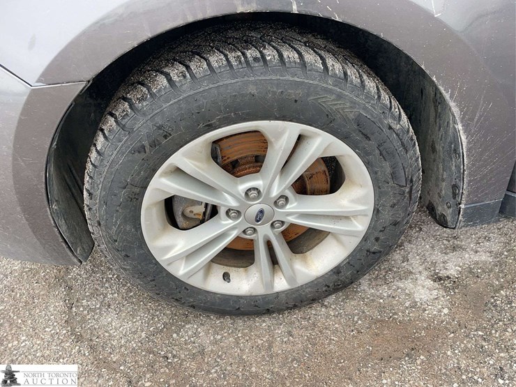 2015-ford-taurus-image-24