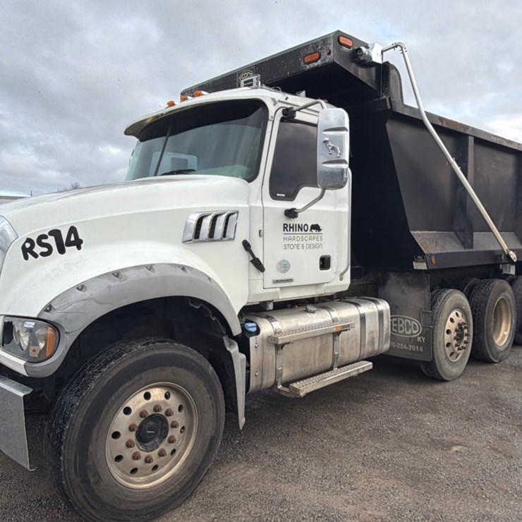 #31710 • 2019 MACK GR64F M359 TRI-AXLE DUMP TRUCK