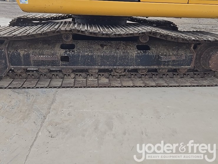 2017-deere-210g-lc-image-12