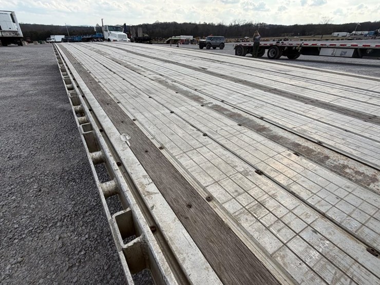 #31958-•-2019-trailking-acs-series-53’-x-102’-tandem-axle-a-image-5