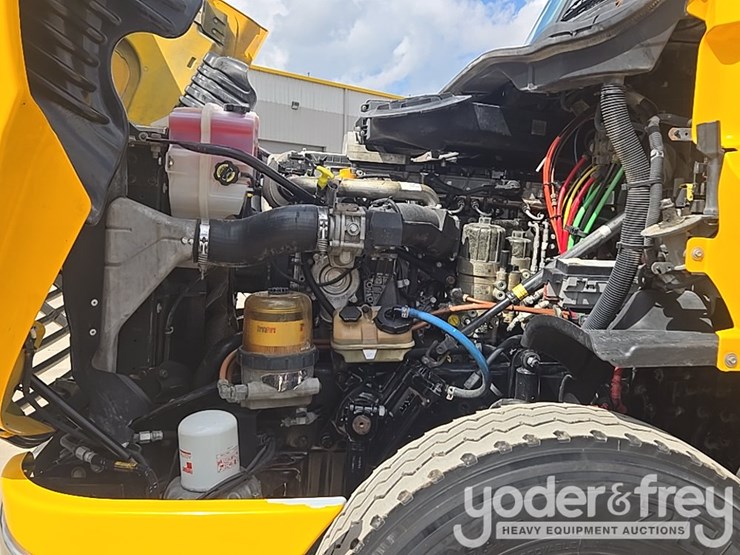 2012-freightliner-cascadia-125-image-56