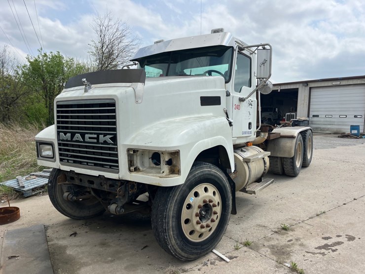 2006-mack-chn613-image-1