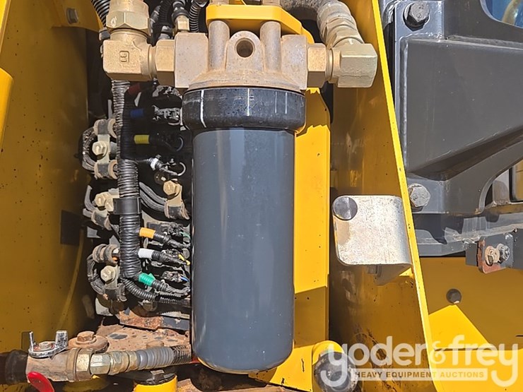 2023-komatsu-d61px-24-image-48