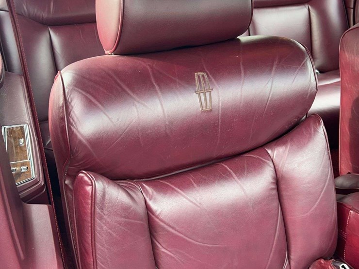 1989-lincoln-town-car-image-75
