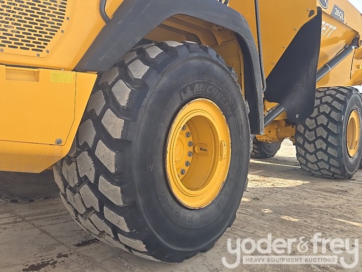 2022-deere-260e-image-11