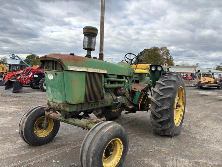 john-deere-4010-image-4