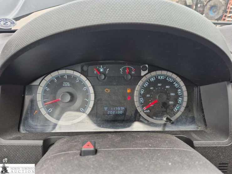 2010-ford-escape-image-12