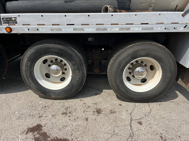 2020-kenworth-t880-image-15