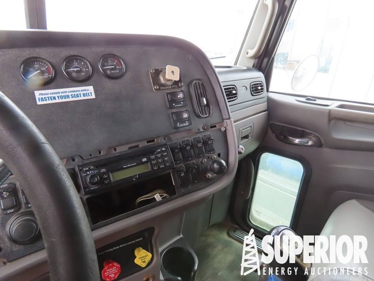 2013-peterbilt-365-image-8