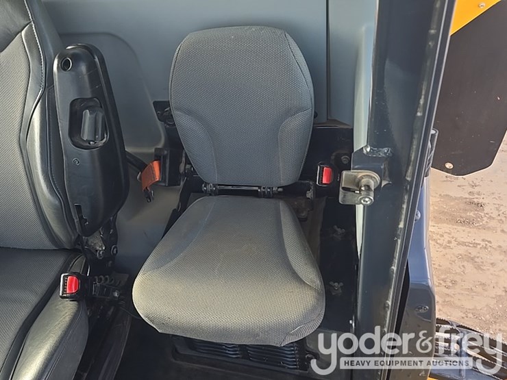 2022-deere-260e-image-114