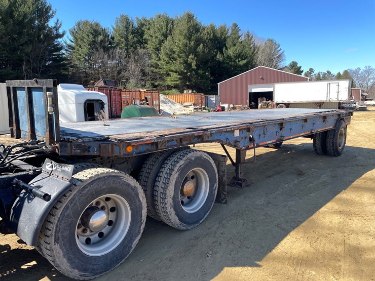 #1030-•-1973-28'-pike-semi-trailer-(has-wi-title)-image-1