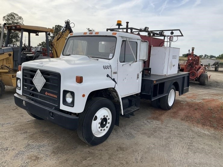 1987-international-s1700-image-3