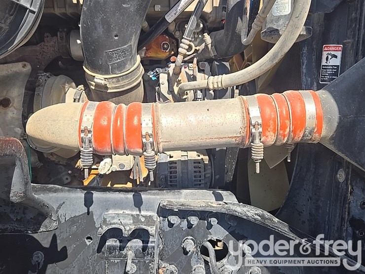 2014-freightliner-cascadia-113-image-79