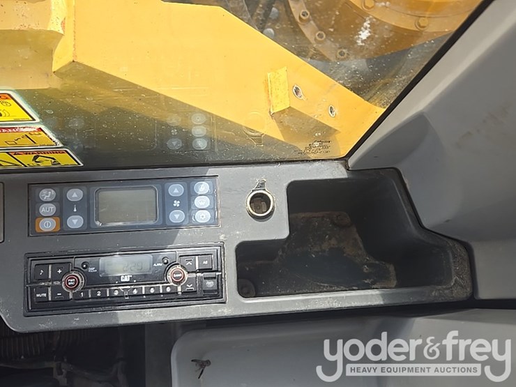 2017-caterpillar-336fl-image-103