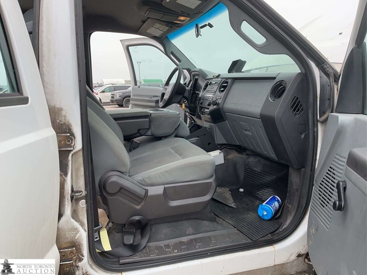 2011-ford-f550-image-25