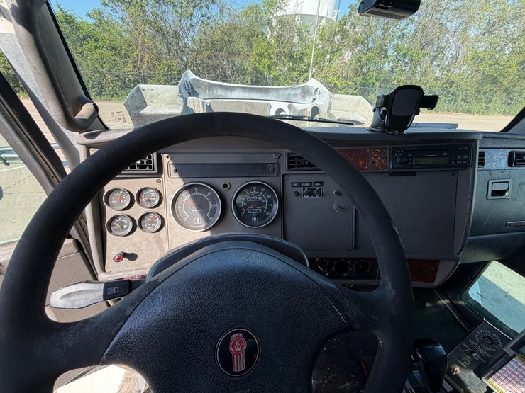 2007-kenworth-t300-image-21