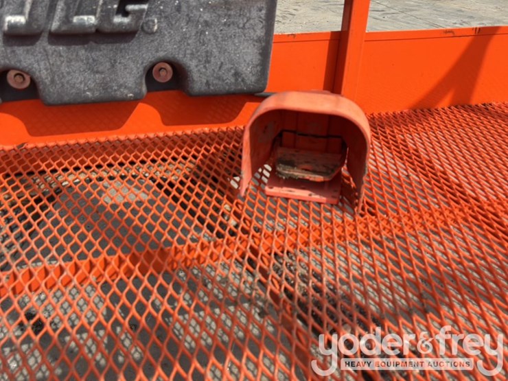 2014-jlg-800aj-image-38