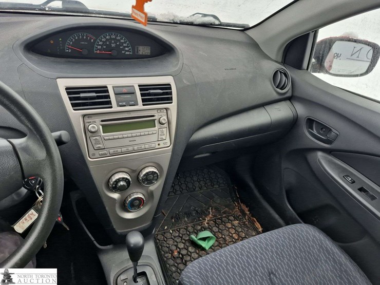 2009-toyota-yaris-base-4dr-sedan-4a-image-16