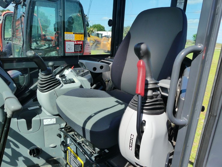 2018-deere-35g-image-13