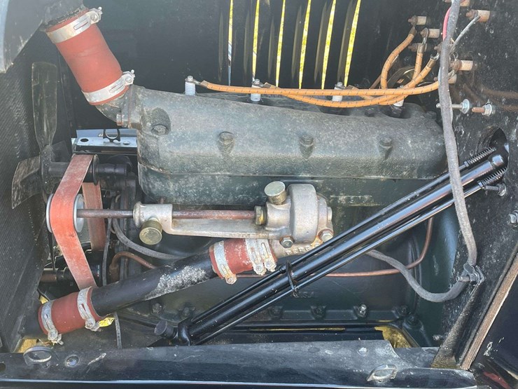 1917-model-t-touring-image-87