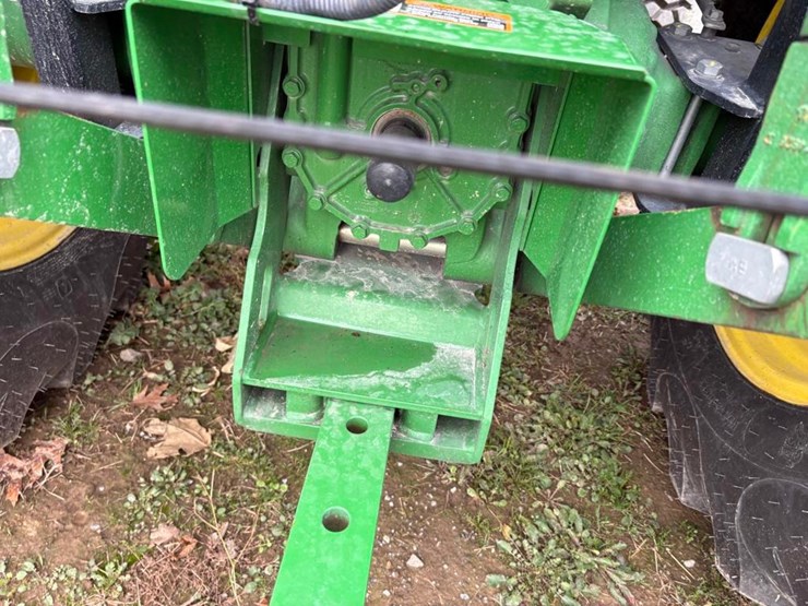 2019-john-deere-4044m-image-12