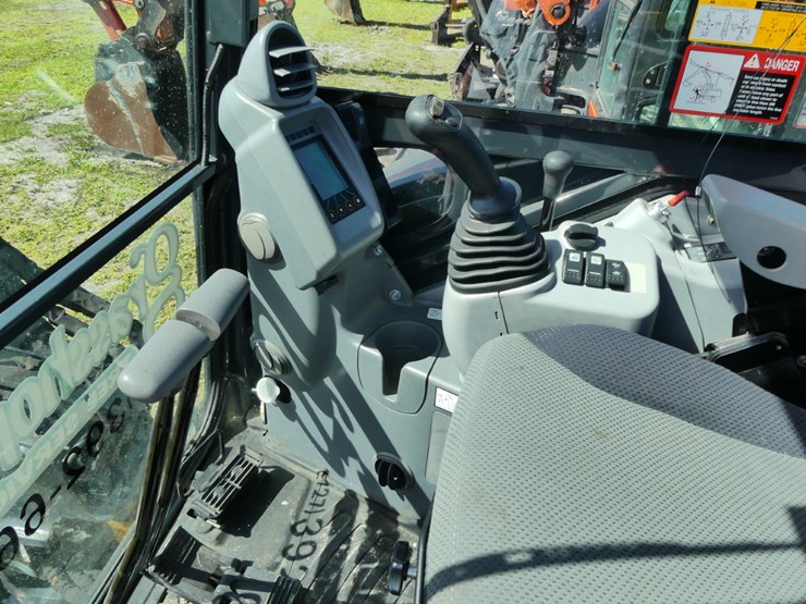 2018-deere-35g-image-14
