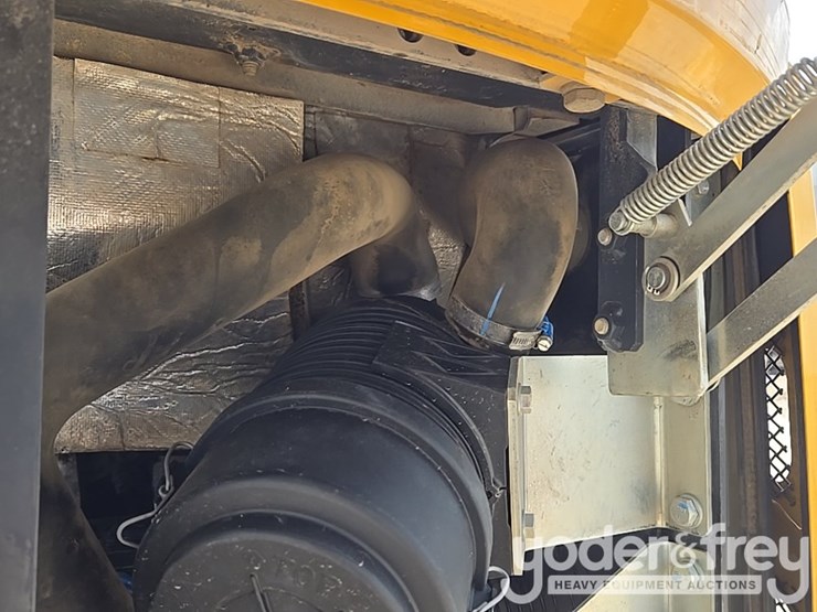 2022-deere-26g-image-46